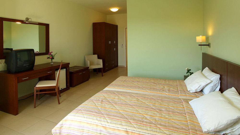 Skiathos Club Hotel & Suites Vasilias  Exterior photo